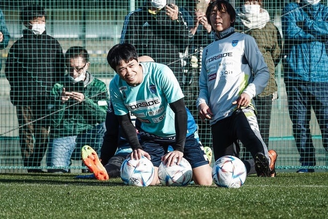 Công Phượng sang Yokohama FC để... bán đồ ăn nhanh? - Ảnh 2.