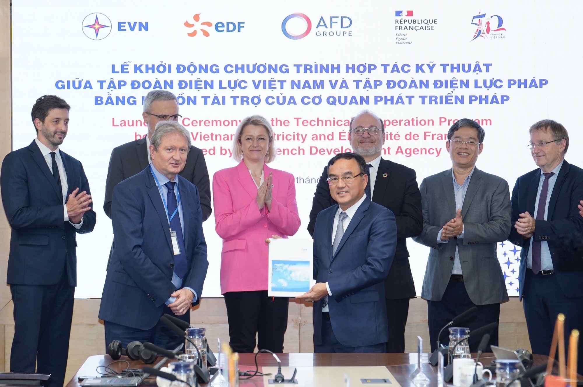 Tổng Giám đốc AFD thăm và làm việc với EVN - Ảnh 1.