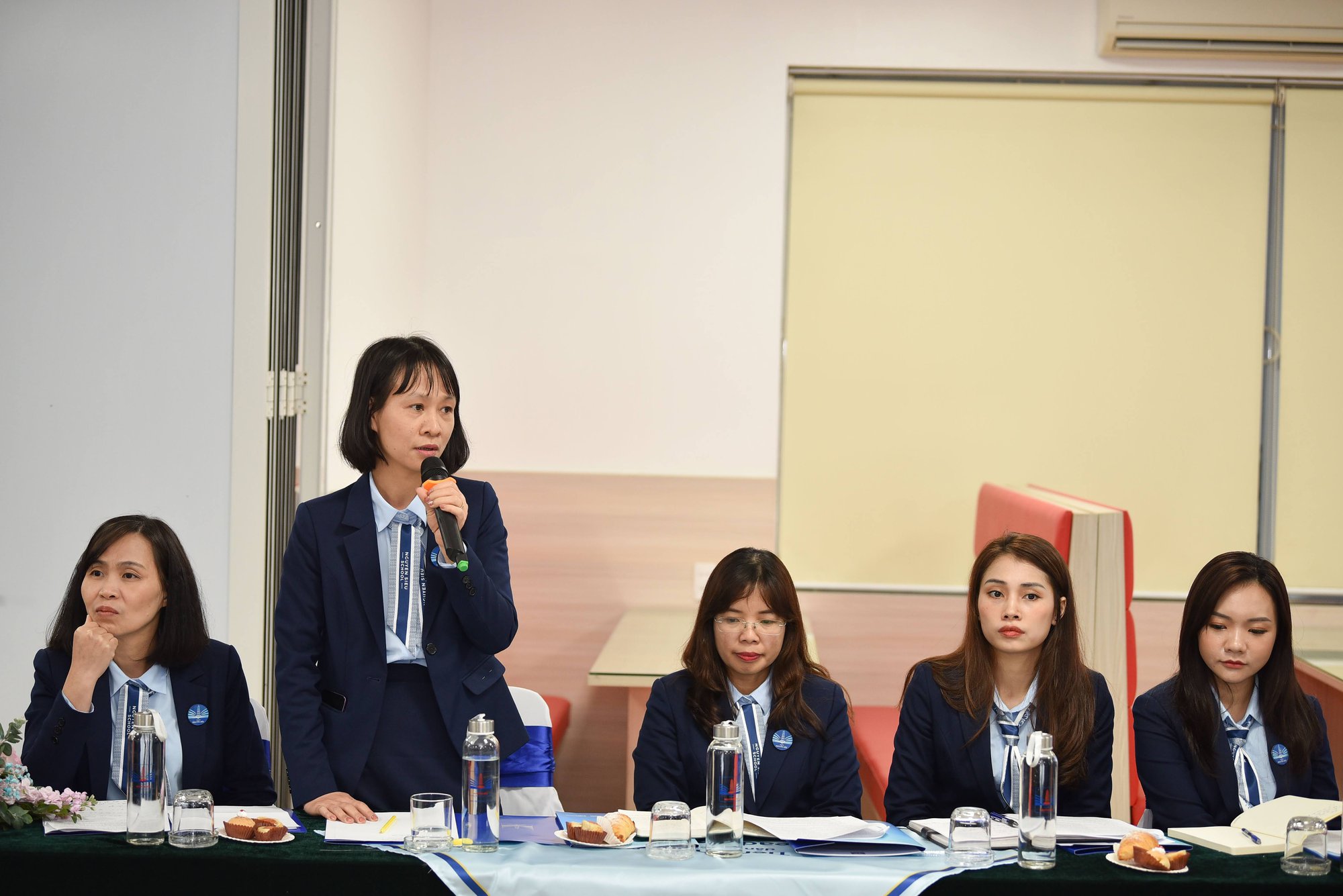 Bộ trưởng Nguyễn Kim Sơn: &quot;Thay đổi chương trình mới nhưng không cực đoan&quot; - Ảnh 2.