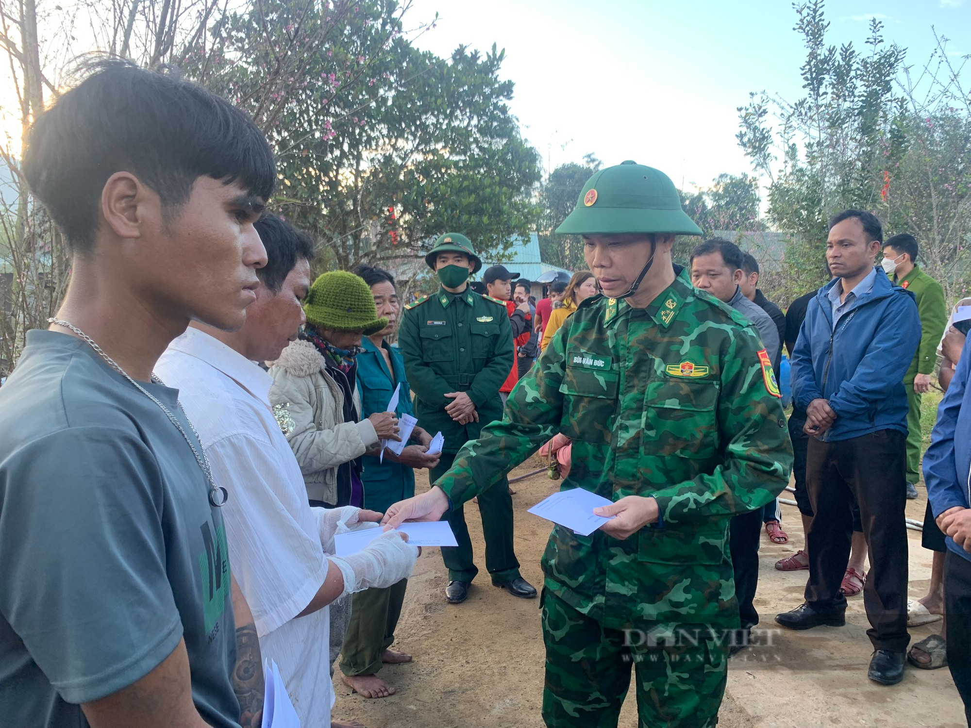 Quảng Nam: Đốt củi sưởi ấm, 5 ngôi nhà rương của người đồng bào cháy trụi - Ảnh 4.