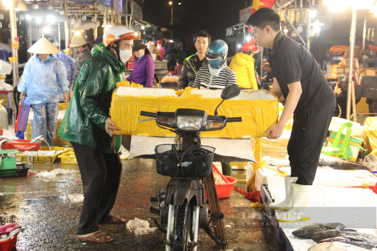 Ngư dân miền Trung chi tiền tỷ vươn khơi đầu năm - Ảnh 6.