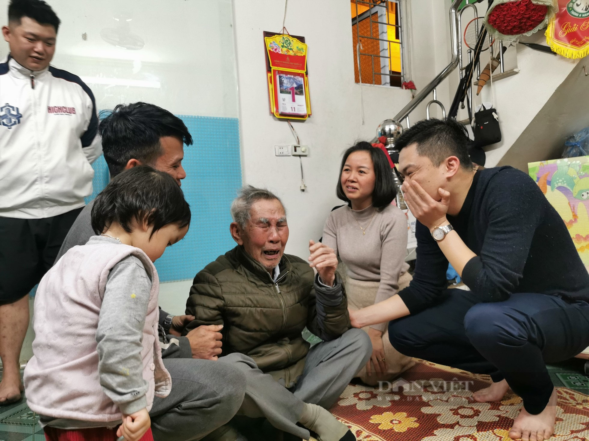 Sơn La: Cụ ông bật khóc khi nhận lại tiền đánh rơi từ học sinh - Ảnh 2.