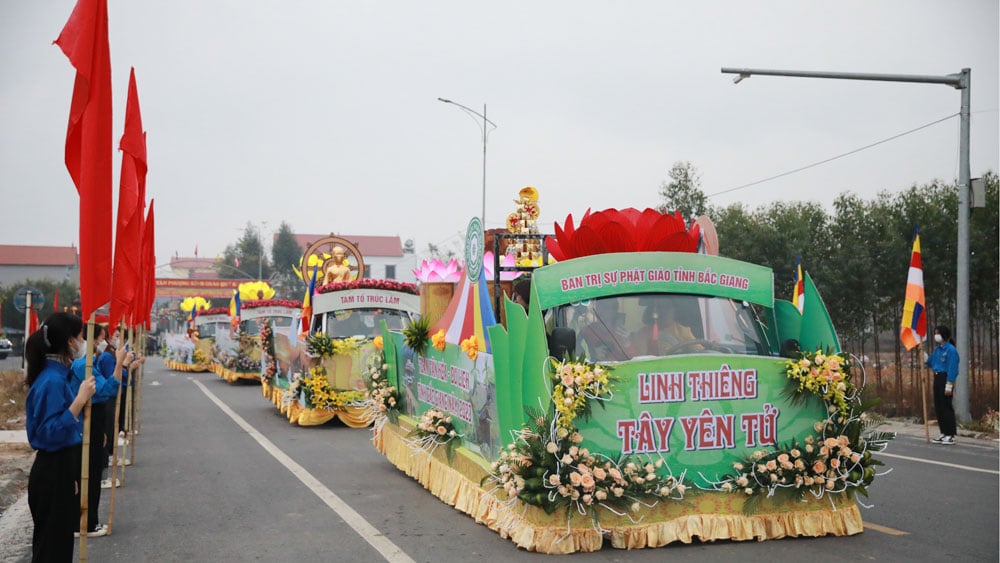Mộc bản &quot;Cư Trần lạc đạo phú&quot; rước lên chùa Thượng Tây Yên Tử ở Bắc Giang có gì đặc biệt? - Ảnh 1.
