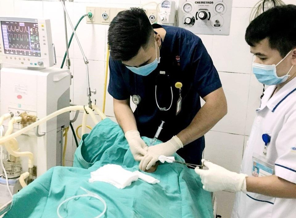 Gia tăng bệnh nhân nôn ra máu, xuất huyết tiêu hóa do lạm dụng rượu bia trong dịp Tết - Ảnh 1.