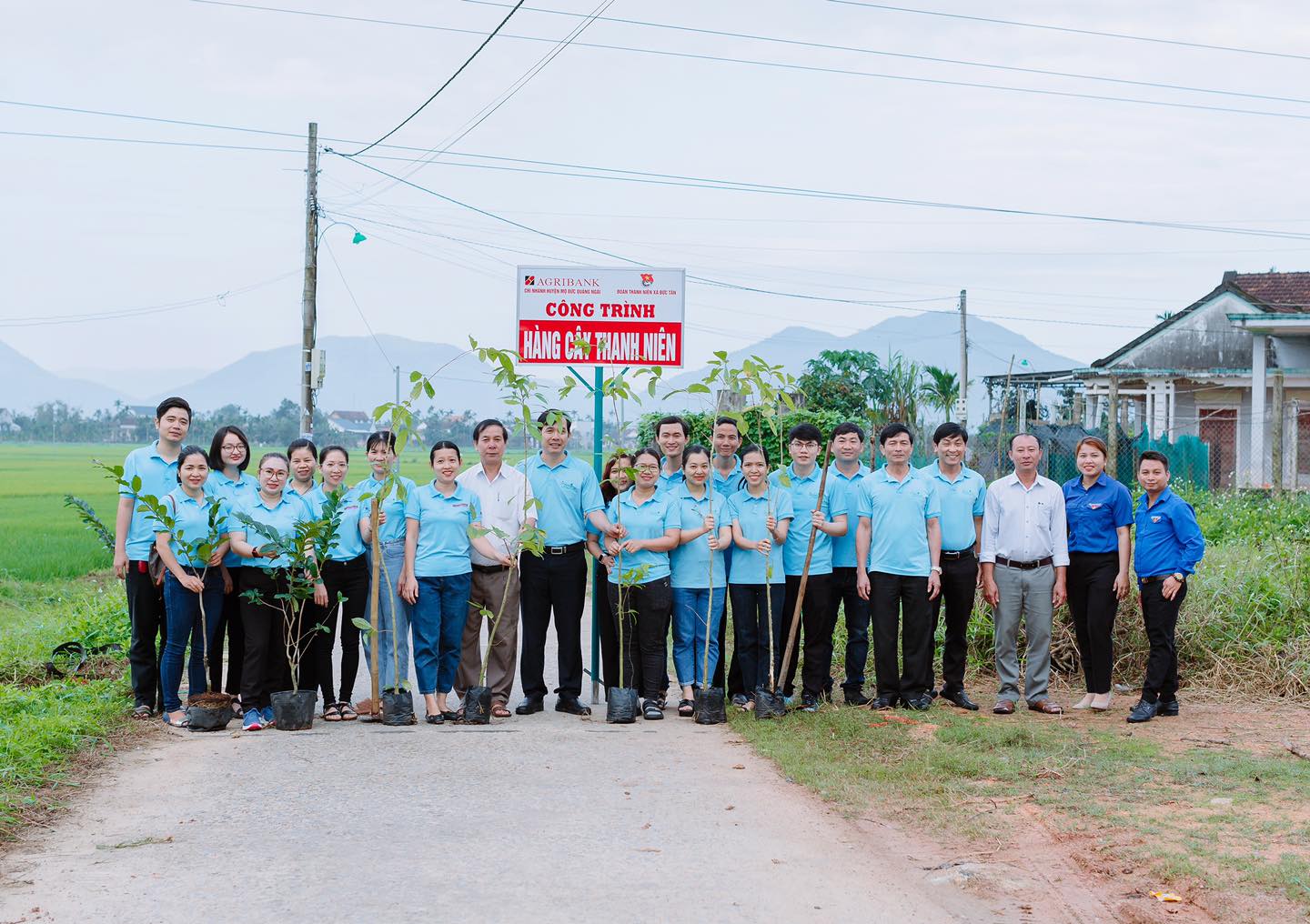 Agribank Quảng Ngãi hưởng ứng Chương trình vì tương lai xanh - thêm cây thêm sự sống - Ảnh 5. Agribank Quảng Ngãi hưởng ứng Chương trình vì tương lai xanh - thêm cây thêm sự sống - Ảnh 5.