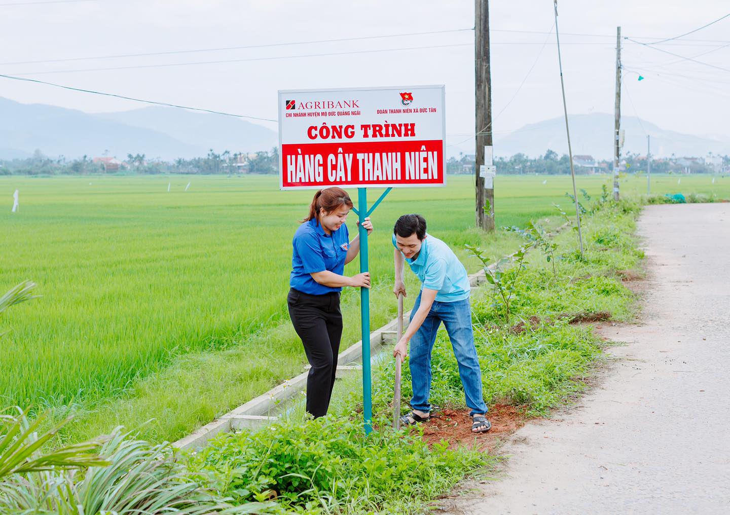 Agribank Quảng Ngãi hưởng ứng Chương trình vì tương lai xanh - thêm cây thêm sự sống - Ảnh 4. Agribank Quảng Ngãi hưởng ứng Chương trình vì tương lai xanh - thêm cây thêm sự sống - Ảnh 4.