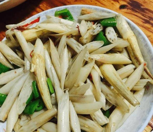 Loại rau được cho &quot;siêu bổ máu&quot;, rẻ bèo nhưng không phải ai cũng mua được - Ảnh 2.