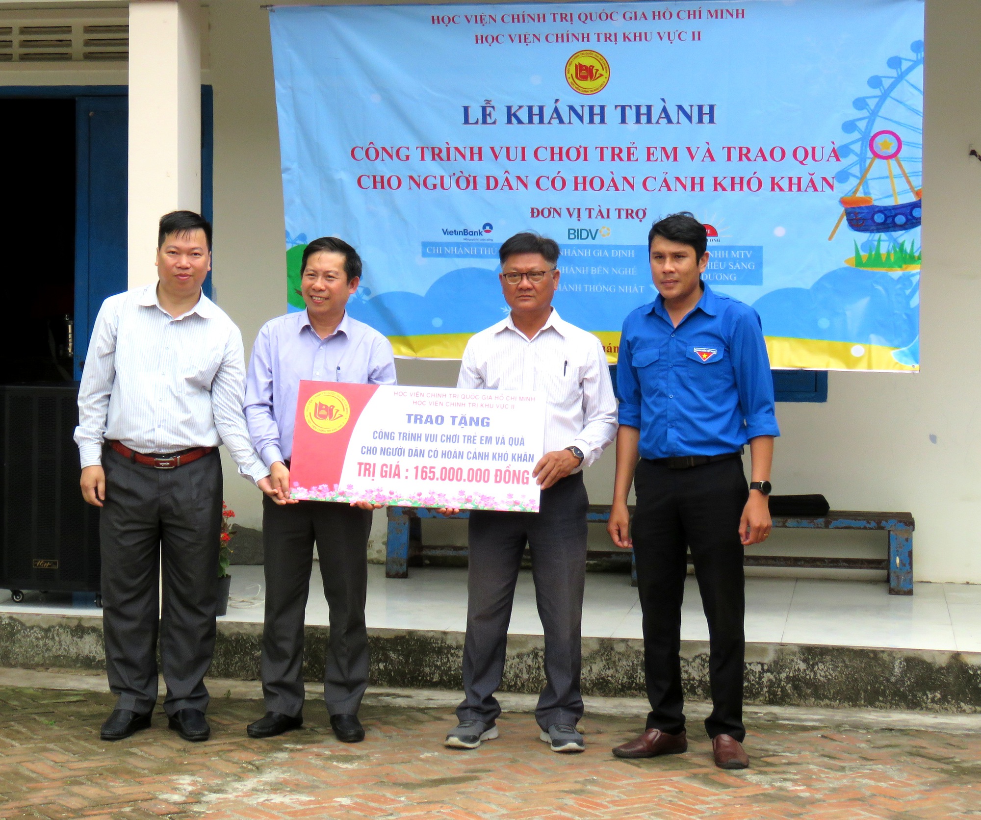 Vạn Ninh: Khánh thành công trình khu vui chơi trẻ em - Ảnh 1. Vạn Ninh: Khánh thành công trình khu vui chơi trẻ em - Ảnh 1.