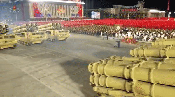 Triều Tiên thử pháo phản lực siêu lớn KN-25 chuyên phá hủy sân bay - Ảnh 6.