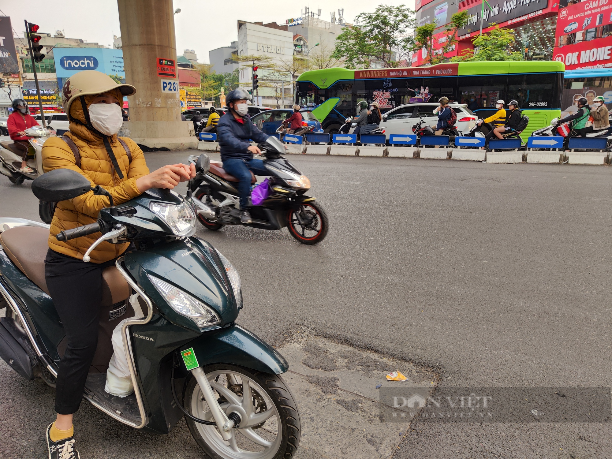 Ẩn họa từ miệng hố ga, nắp cống trên trục đường Cầu Giấy - Ảnh 3.
