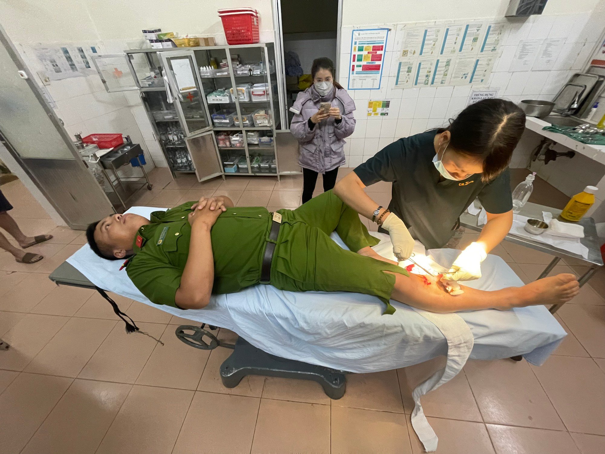 Vụ Phó trưởng Công an xã bị chém trọng thương: Khởi tố 8 bị can - Ảnh 3.
