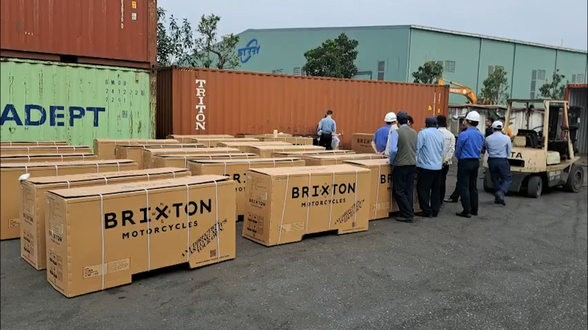 Bắt giữ hơn 50 chiếc mô tô tiền tỷ “vô chủ” từ Đài Loan vào Việt Nam - Ảnh 2. Bắt giữ hơn 50 chiếc mô tô tiền tỷ “vô chủ” từ Đài Loan vào Việt Nam - Ảnh 2.