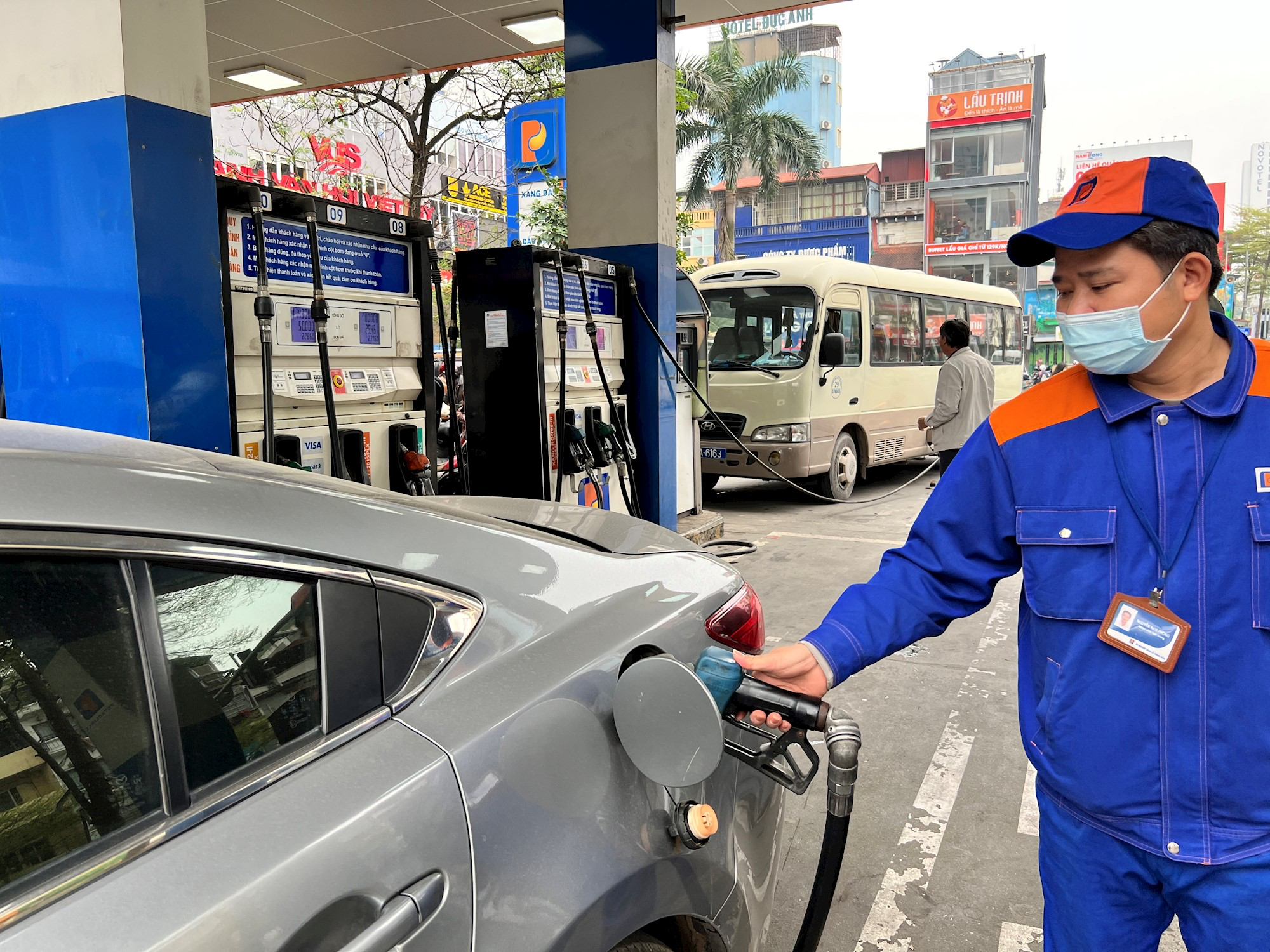 Vì sao xăng dầu nhập khẩu về Việt Nam tăng đột biến? - Ảnh 1. Vì sao xăng dầu nhập khẩu về Việt Nam tăng đột biến? - Ảnh 1.