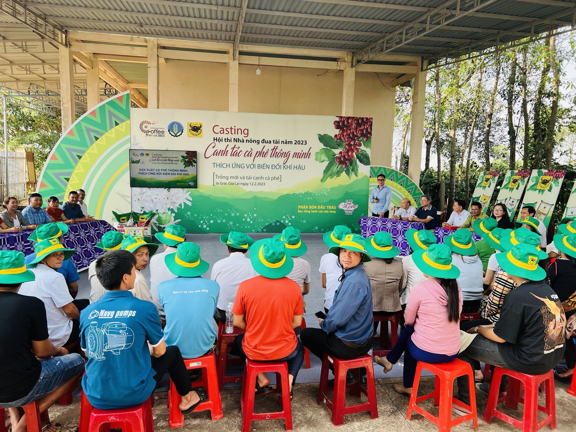 Nông dân Tây Nguyên chuẩn bị đua tài tại Lễ hội cà phê Buôn Ma Thuột lần 8 - Ảnh 4.