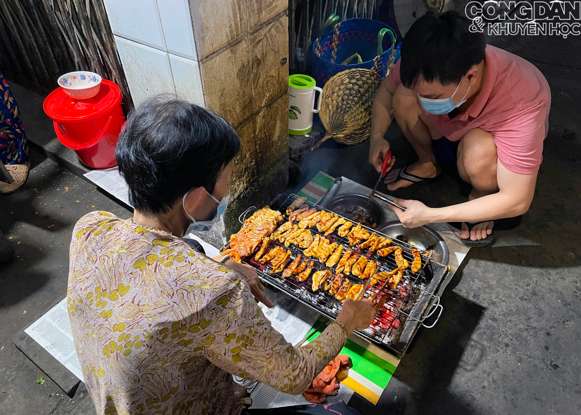 Về Cần Thơ, xếp hàng mua bánh mì âm phủ  - Ảnh 2.