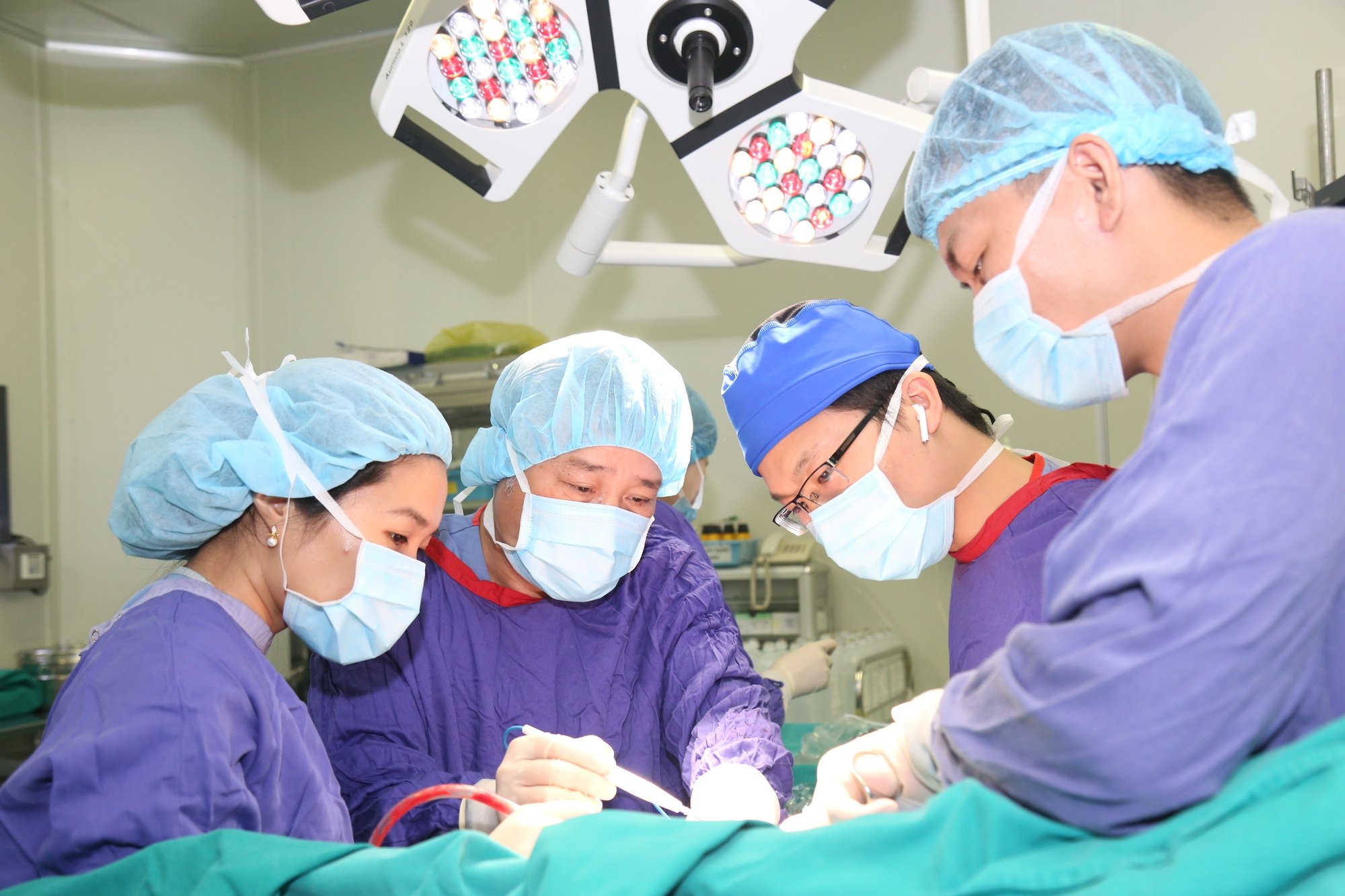 Thiếu vật tư y tế, hóa chất, Bệnh viện Việt Đức sẽ hạn chế các ca mổ phiên - Ảnh 1. Thiếu vật tư y tế, hóa chất, Bệnh viện Việt Đức sẽ hạn chế các ca mổ phiên - Ảnh 1.