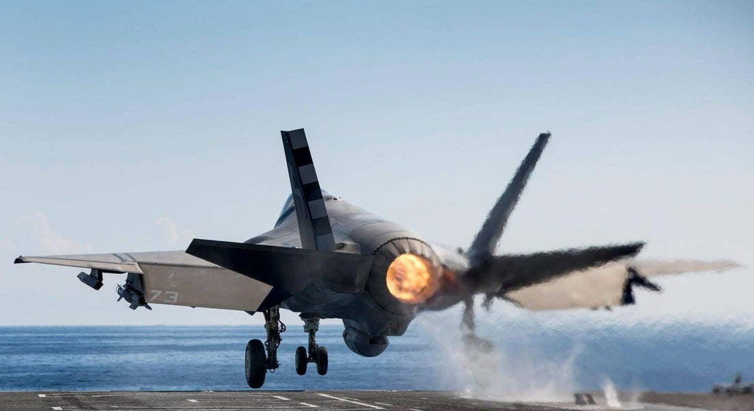 Sai lầm của phi công khiến tiêm kích F-35C Mỹ lao xuống Biển Đông - Ảnh 12.