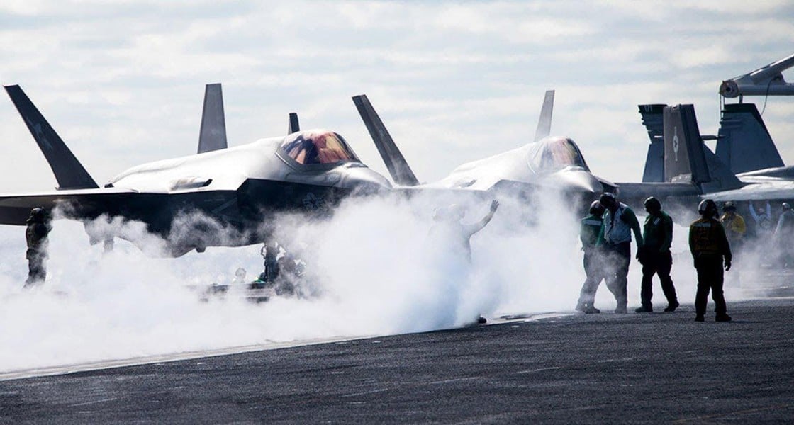 Sai lầm của phi công khiến tiêm kích F-35C Mỹ lao xuống Biển Đông - Ảnh 14.