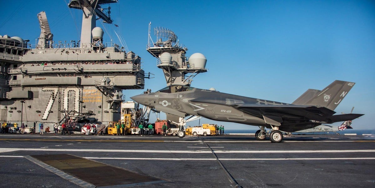 Sai lầm của phi công khiến tiêm kích F-35C Mỹ lao xuống Biển Đông - Ảnh 8.