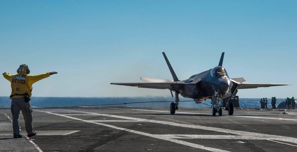 Sai lầm của phi công khiến tiêm kích F-35C Mỹ lao xuống Biển Đông - Ảnh 9.