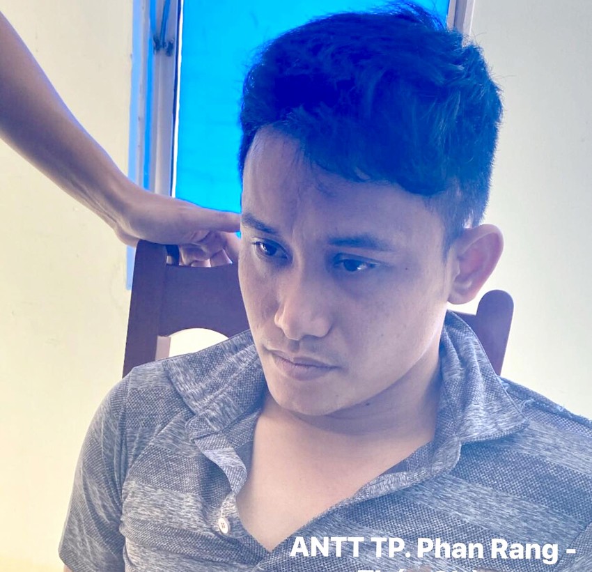 TIN NÓNG 24 GIỜ QUA: Trinh sát tông xe tóm gọn tên cướp tiệm vàng; bắt Giám đốc trung tâm đăng kiểm ở Hà Nội - Ảnh 1.