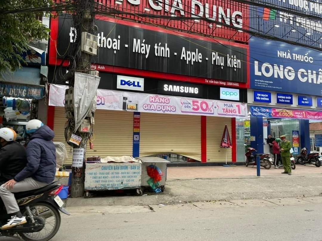 Bất ngờ với &quot;hành trang&quot; trên người khi lẩn trốn của kẻ đột nhập vào cửa hàng FPT - Ảnh 1.