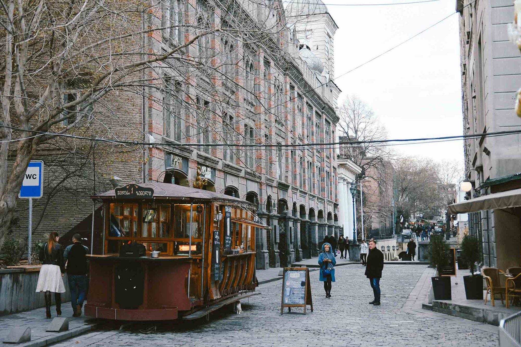 Tbilisi, thủ đô cổ kính yên bình  - Ảnh 2.