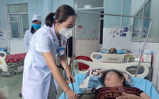 Thủ tướng: Khắc phục bằng được tình trạng thiếu thuốc, sinh phẩm, vật tư, trang thiết bị y tế trong tháng 3 - Ảnh 1.
