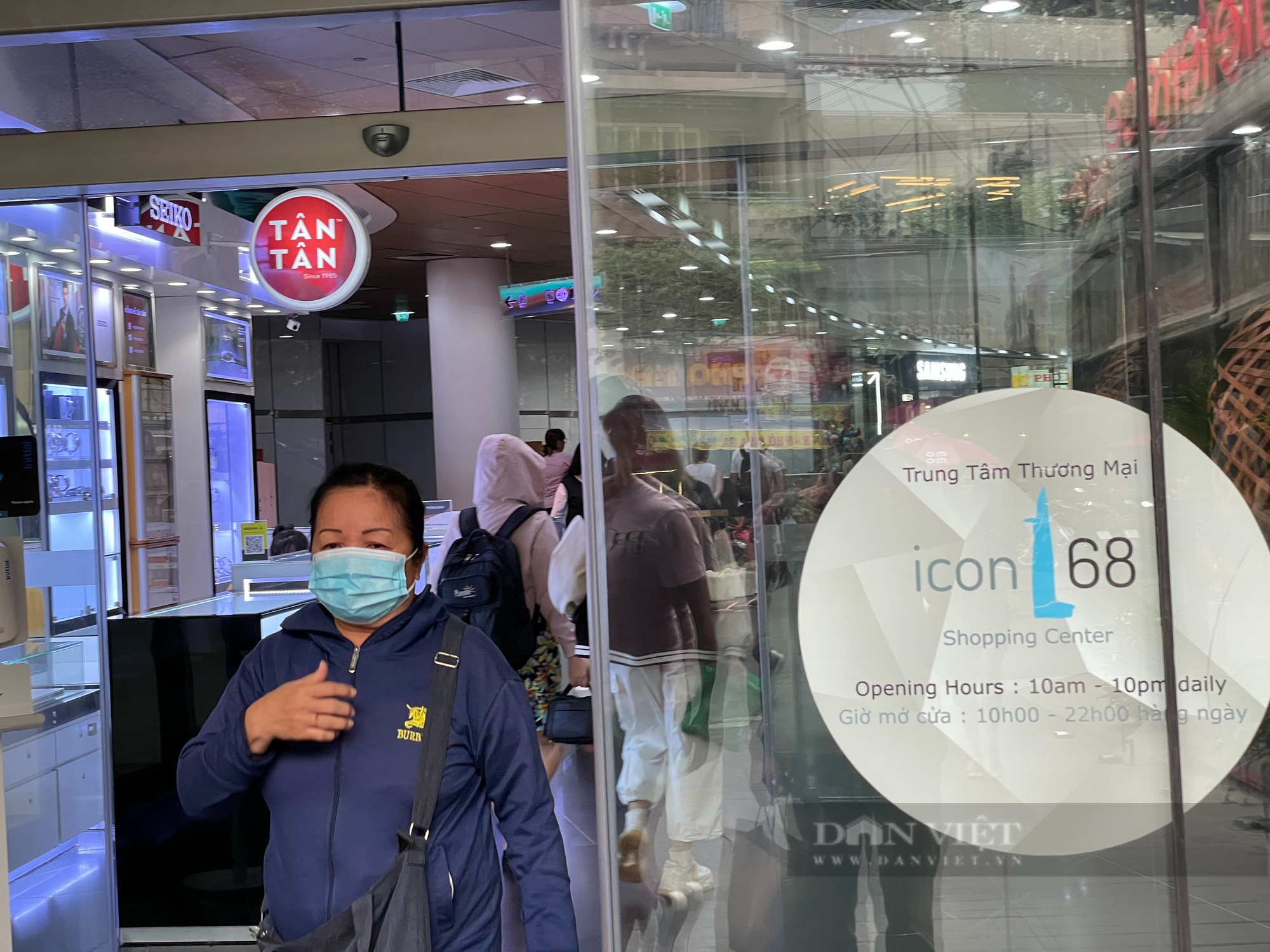 Cảnh hẩm hiu chưa từng thấy ở Bitexco, khách chán chường đi một vòng rồi ra - Ảnh 2.