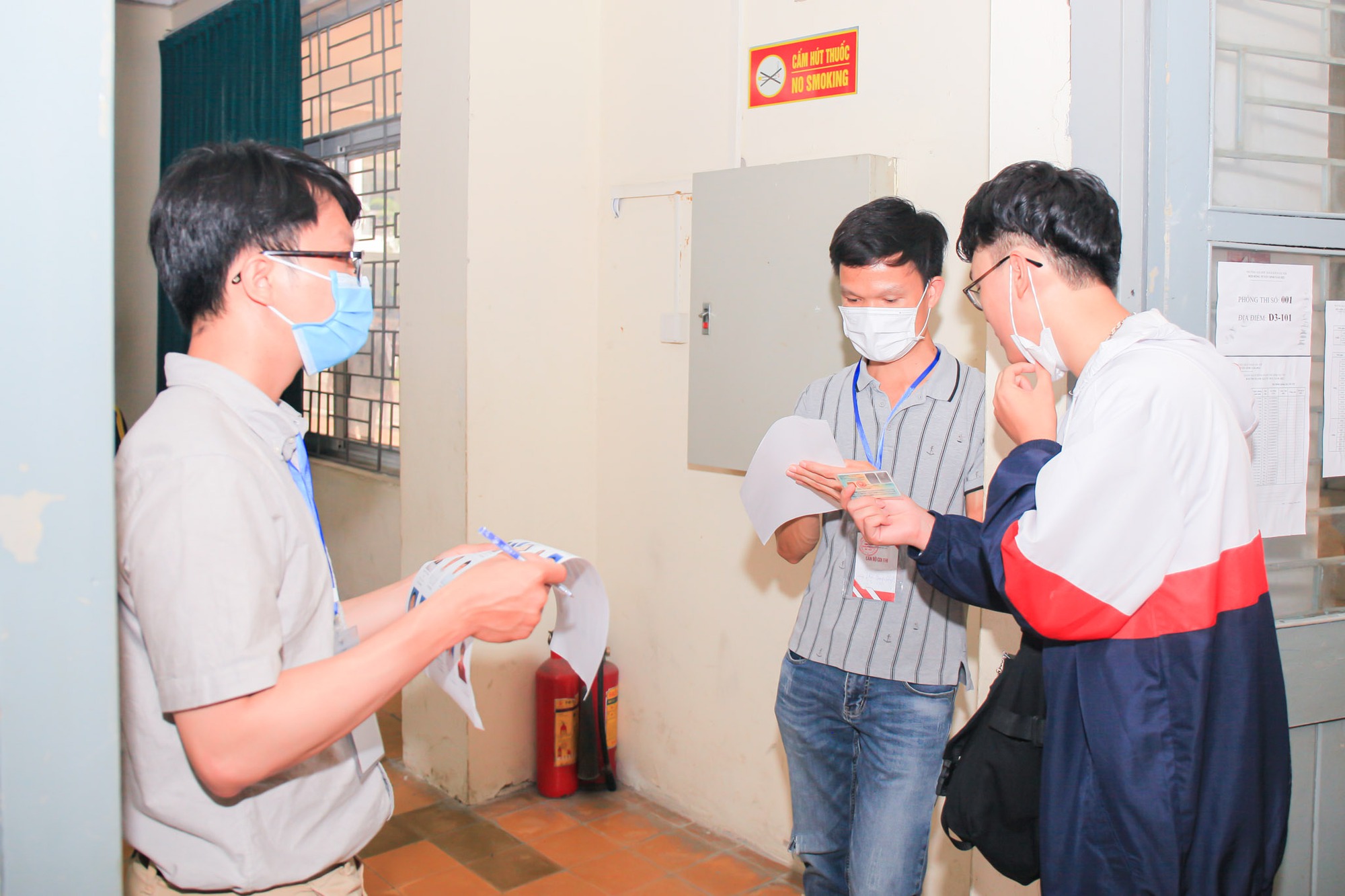 Hàng chục kỳ thi riêng, tăng cơ hội hay làm khó thí sinh? - Ảnh 2.