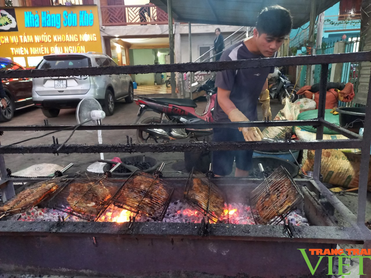 Sự quyến rũ du khách của điểm tắm khoáng nóng bản Mòng - Ảnh 8. Sự quyến rũ du khách của điểm tắm khoáng nóng bản Mòng - Ảnh 8.
