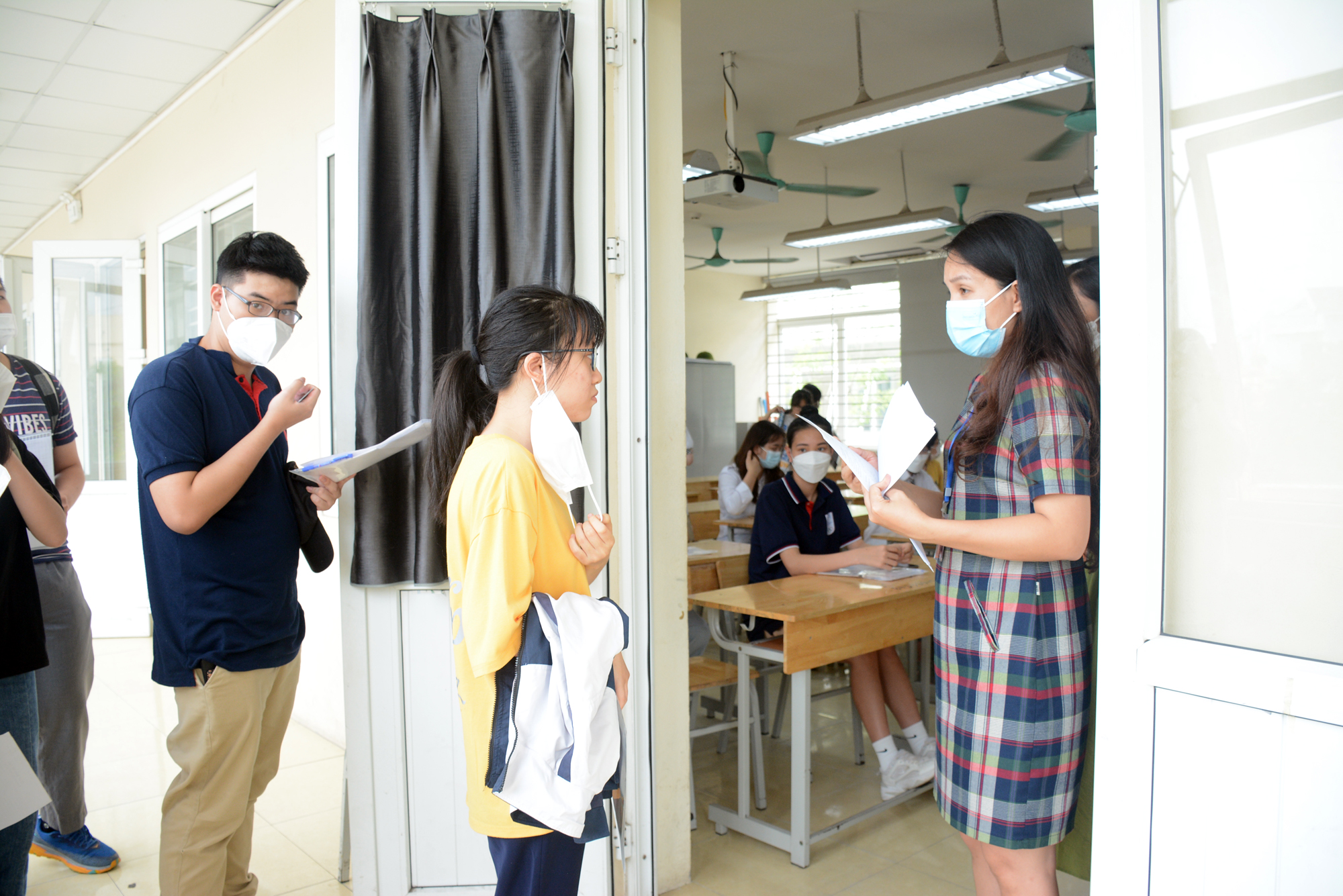 Hàng chục kỳ thi riêng, tăng cơ hội hay làm khó thí sinh? - Ảnh 1.