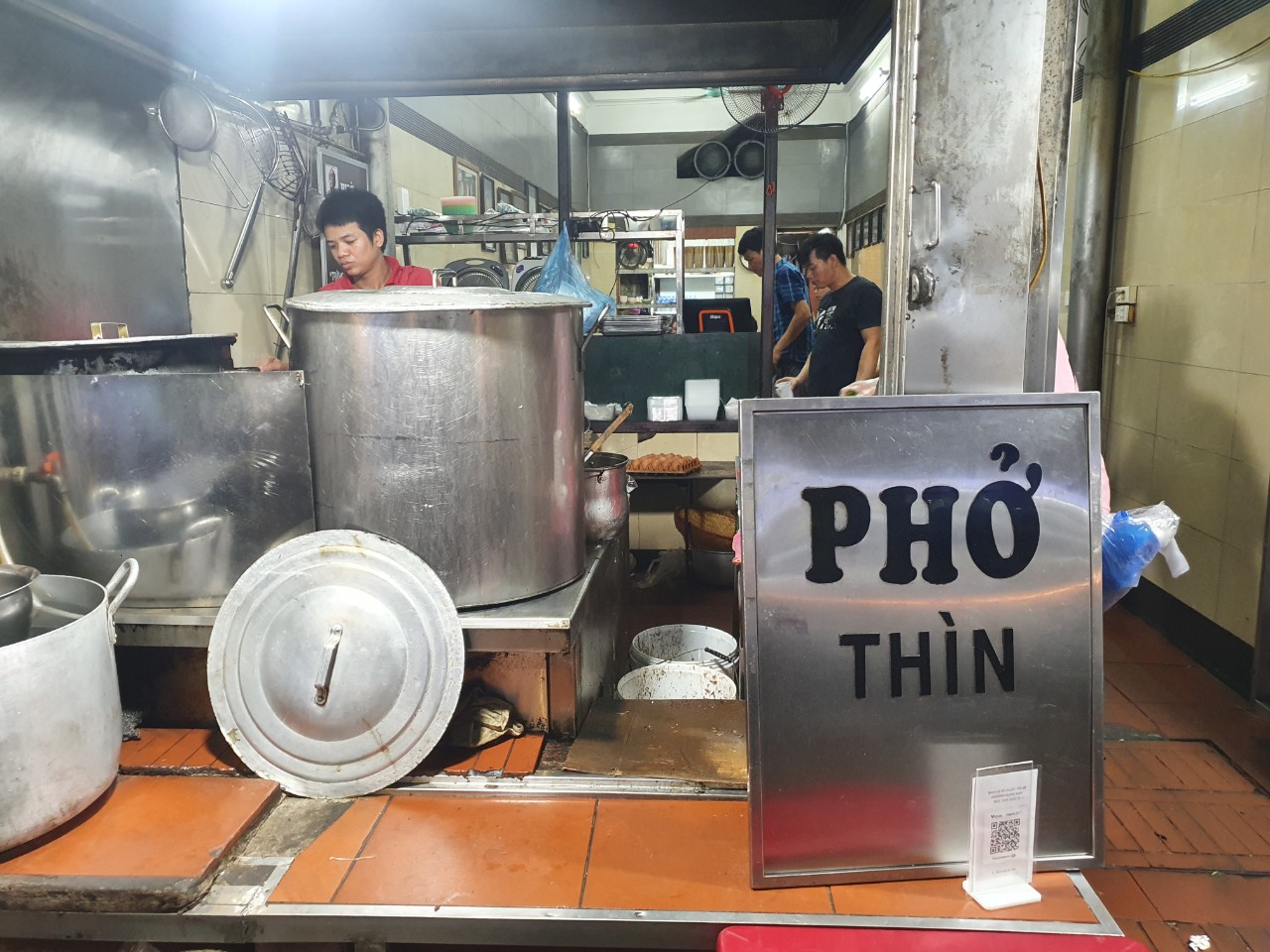 Thấy gì sau vụ ông chủ Phở Thìn nộp đơn kiện đòi thương hiệu? - Ảnh 2.
