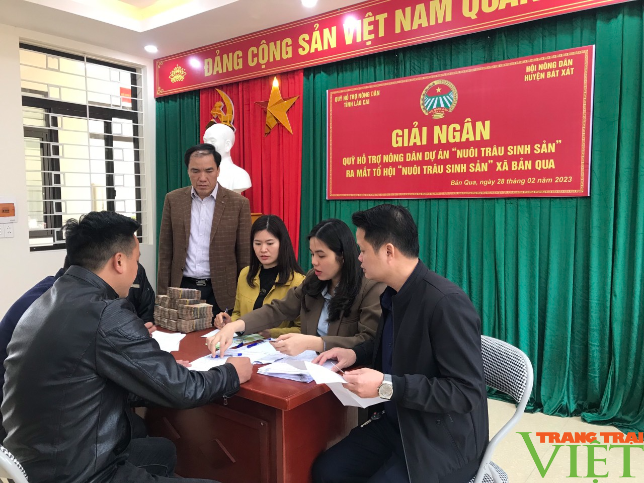 Hội Nông dân Lào Cai: Giải ngân Quỹ Hỗ trợ nông dân “Nuôi trâu sinh sản ” - Ảnh 2. Hội Nông dân Lào Cai: Giải ngân Quỹ Hỗ trợ nông dân “Nuôi trâu sinh sản ” - Ảnh 2.