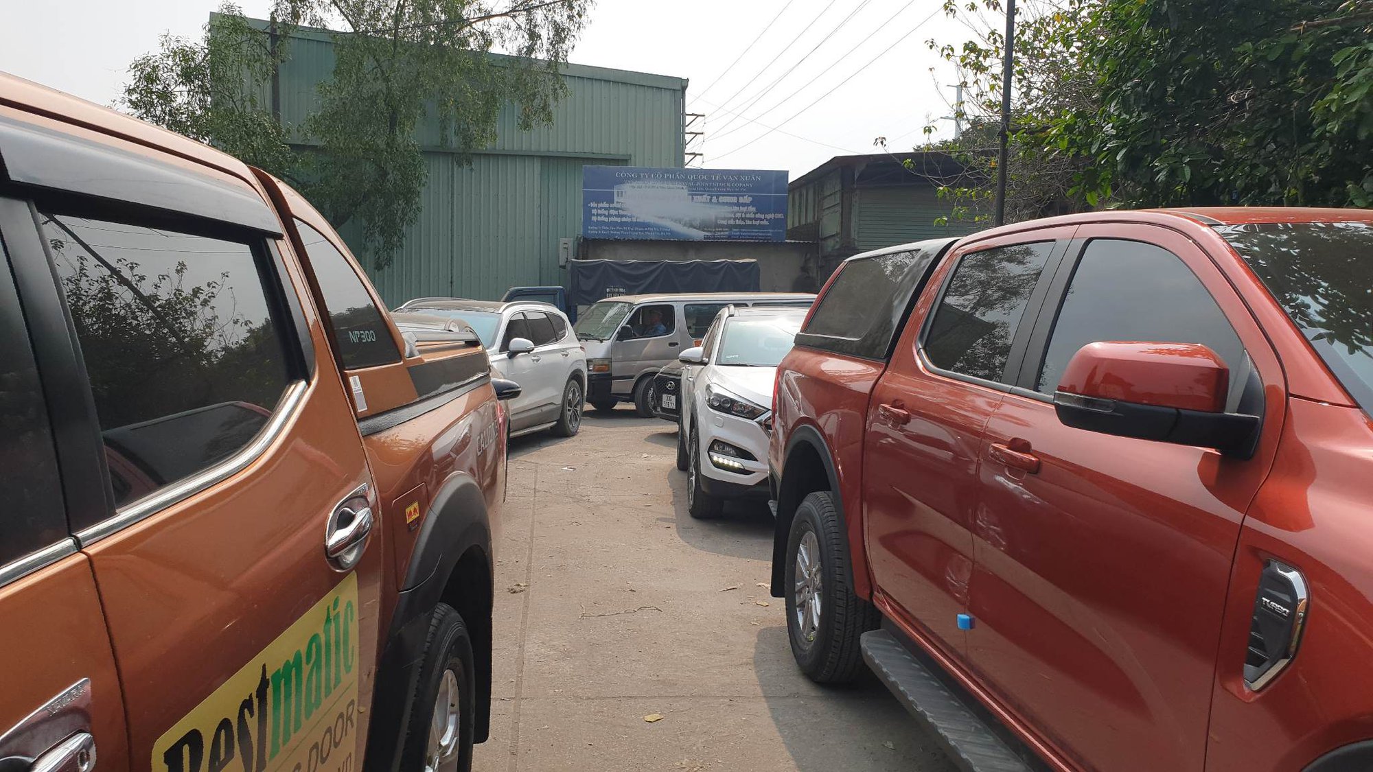 Hà Nội lo ngại tái diễn ùn tắc đăng kiểm trong thời gian tới - Ảnh 1.