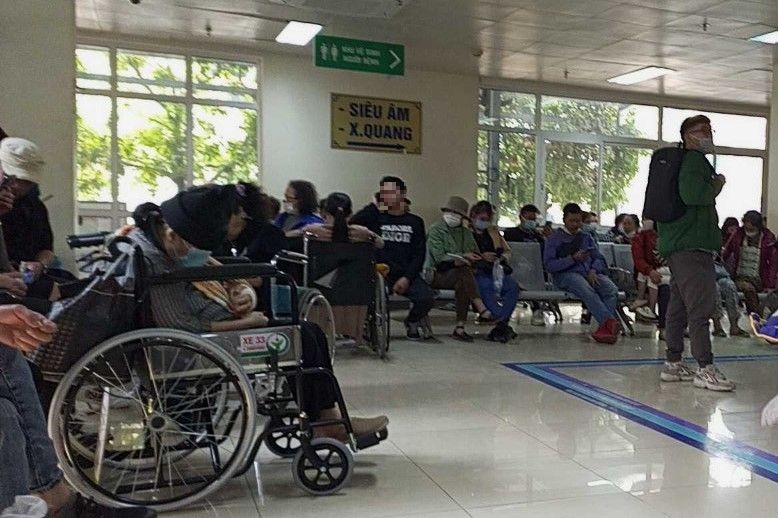 &quot;Mổ chạy&quot; trước ngày bệnh viện tuyến cuối hạn chế mổ phiên - Ảnh 1.