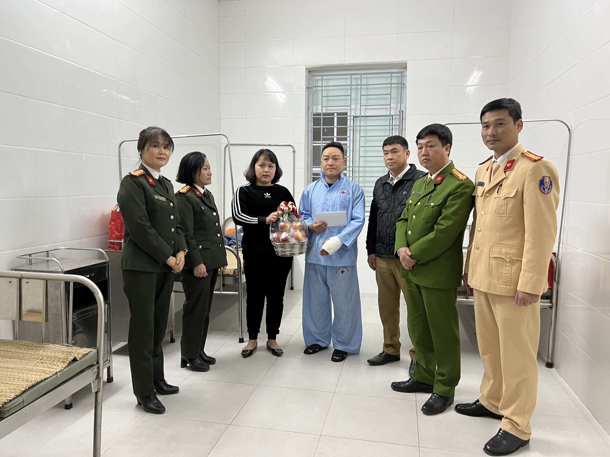 Hòa Bình: Khởi tố lái xe say rượu, chống đối khiến một CSGT nhập viện - Ảnh 3.