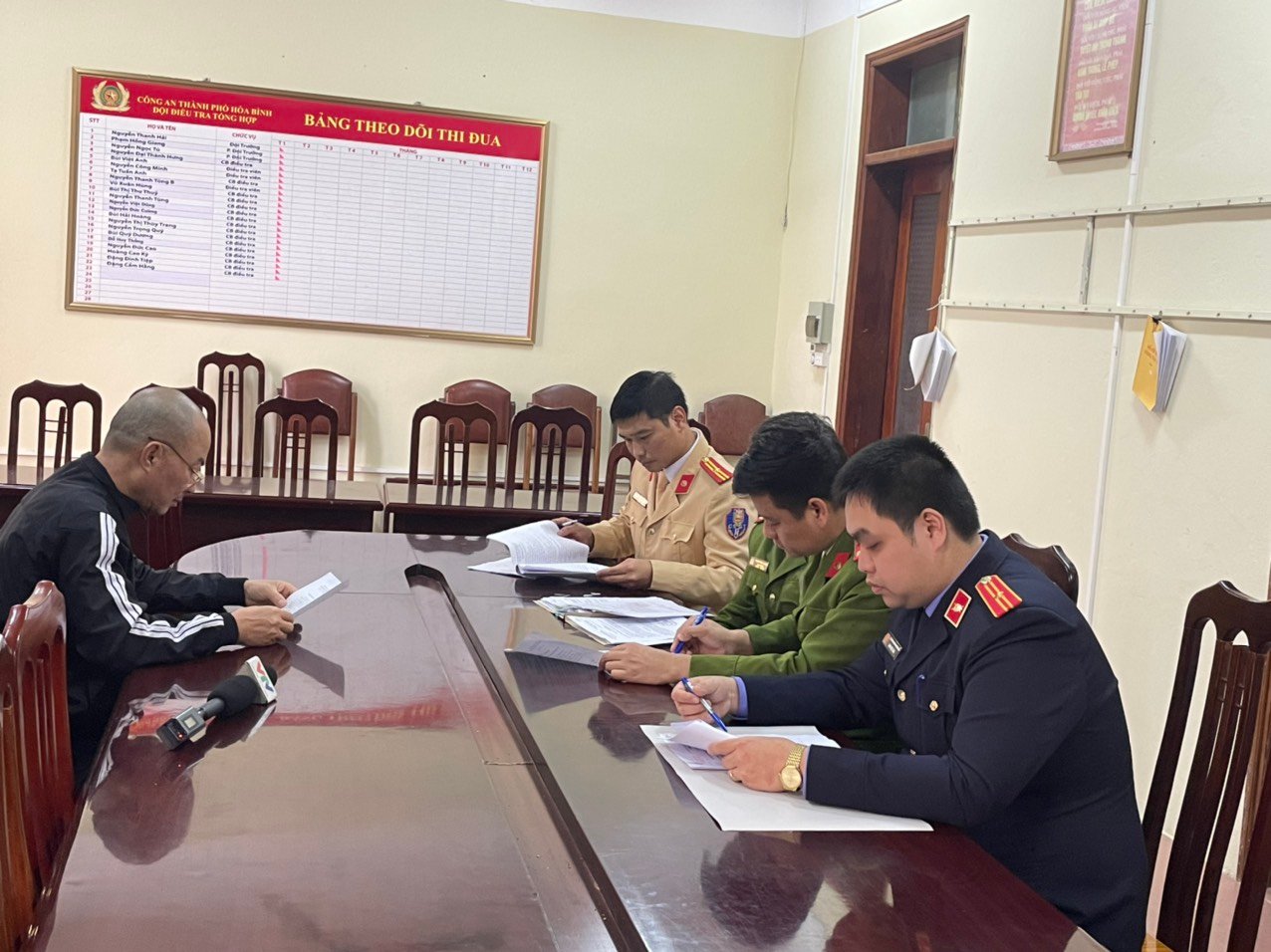Hòa Bình: Khởi tố lái xe say rượu, chống đối khiến một CSGT nhập viện - Ảnh 1.