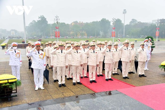 Lãnh đạo Đảng, Nhà nước viếng Chủ tịch Hồ Chí Minh nhân kỷ niệm 93 năm ngày thành lập Đảng - Ảnh 4.