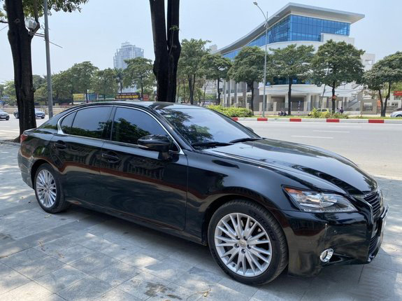 Hoàng loạt xe Lexus tại Việt Nam bị triệu hồi vì lỗi bình nhiên liệu - Ảnh 1.