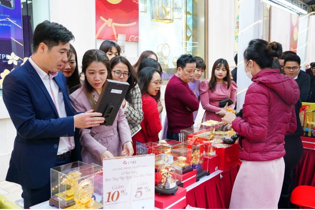 Tập đoàn DOJI đạt doanh thu kỷ lục trong dịp Thần Tài 2023 - Ảnh 7. Tập đoàn DOJI đạt doanh thu kỷ lục trong dịp Thần Tài 2023 - Ảnh 7.