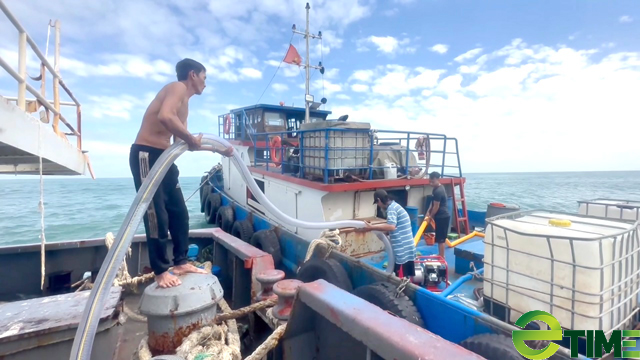 Quảng Ngãi: Xoá nỗi lo tràn dầu tàu sắt chở 2.715 tấn gạo lâm nạn tại biển Sa Huỳnh - Ảnh 1. Quảng Ngãi: Xoá nỗi lo tràn dầu tàu sắt chở 2.715 tấn gạo lâm nạn tại biển Sa Huỳnh - Ảnh 1.