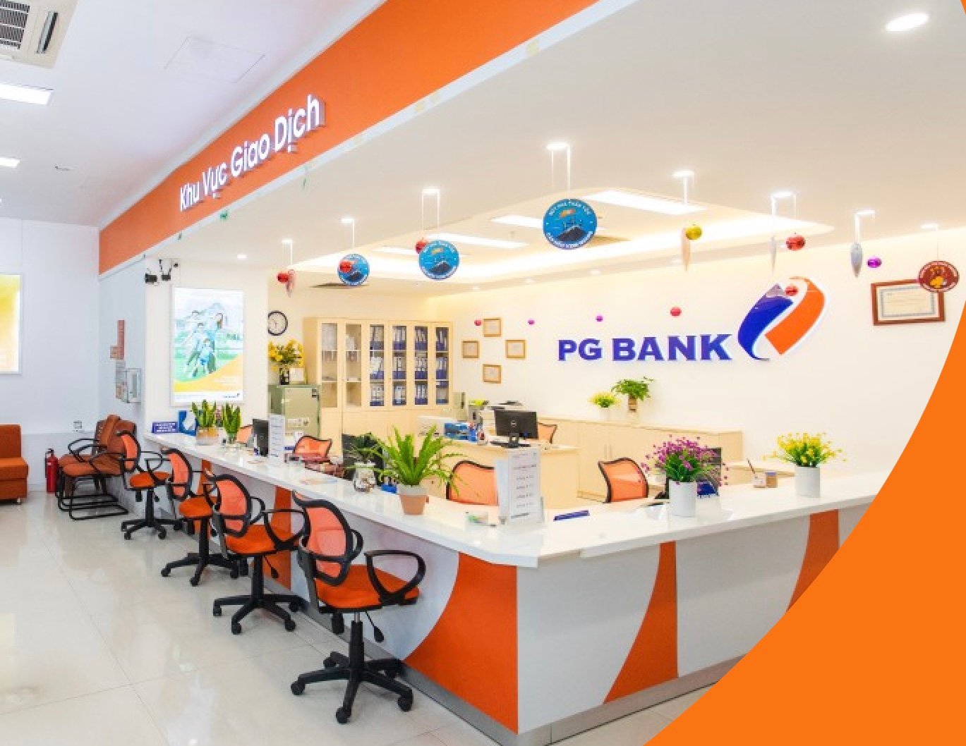 "Hụt duyên" với VietinBank và HDBank, chủ mới của PG Bank sắp lộ diện? - Ảnh 2. "Hụt duyên" với VietinBank và HDBank, chủ mới của PG Bank sắp lộ diện? - Ảnh 2.