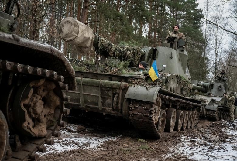 Hình ảnh quân đội Ukraine tập trận gần nhà máy điện hạt nhân Chernobyl - Ảnh 1.