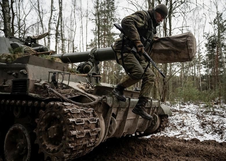 Hình ảnh quân đội Ukraine tập trận gần nhà máy điện hạt nhân Chernobyl - Ảnh 5.