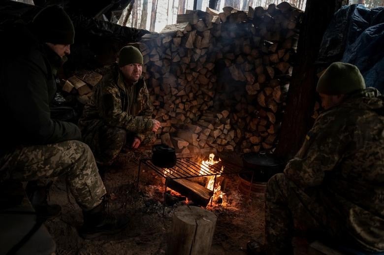 Hình ảnh quân đội Ukraine tập trận gần nhà máy điện hạt nhân Chernobyl - Ảnh 8.