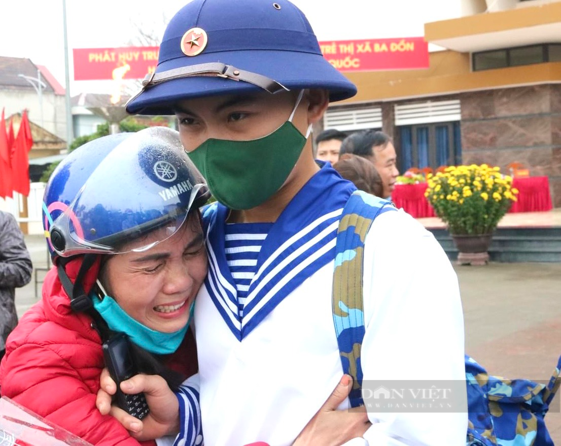 Quảng Bình: Hơn 1.000 thanh niên lên đường nhập ngũ, nhiều tân binh là người Bru - Vân Kiều - Ảnh 3.