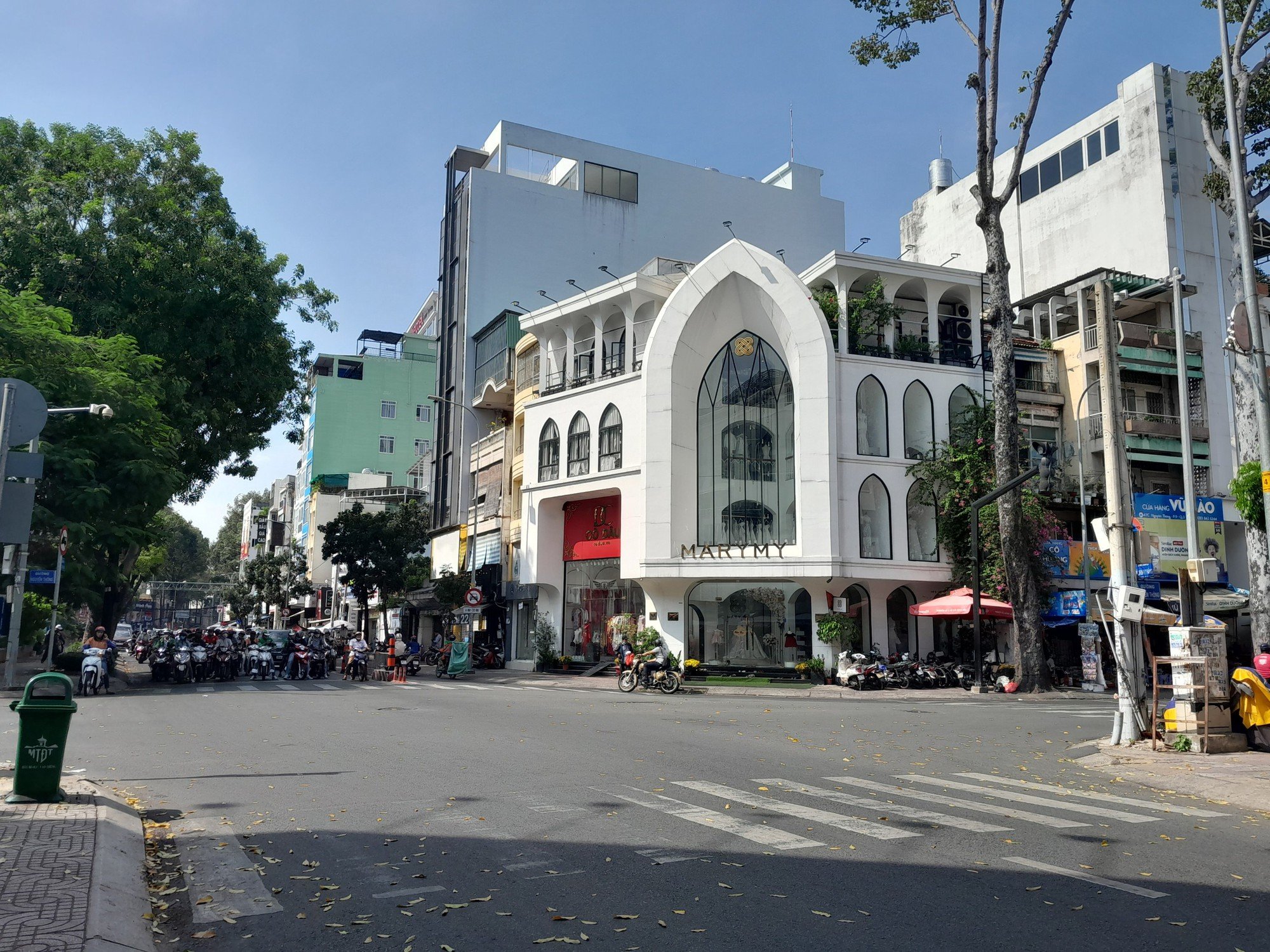 Nắng nóng tại TP.HCM kéo dài đến khi nào? - Ảnh 1.