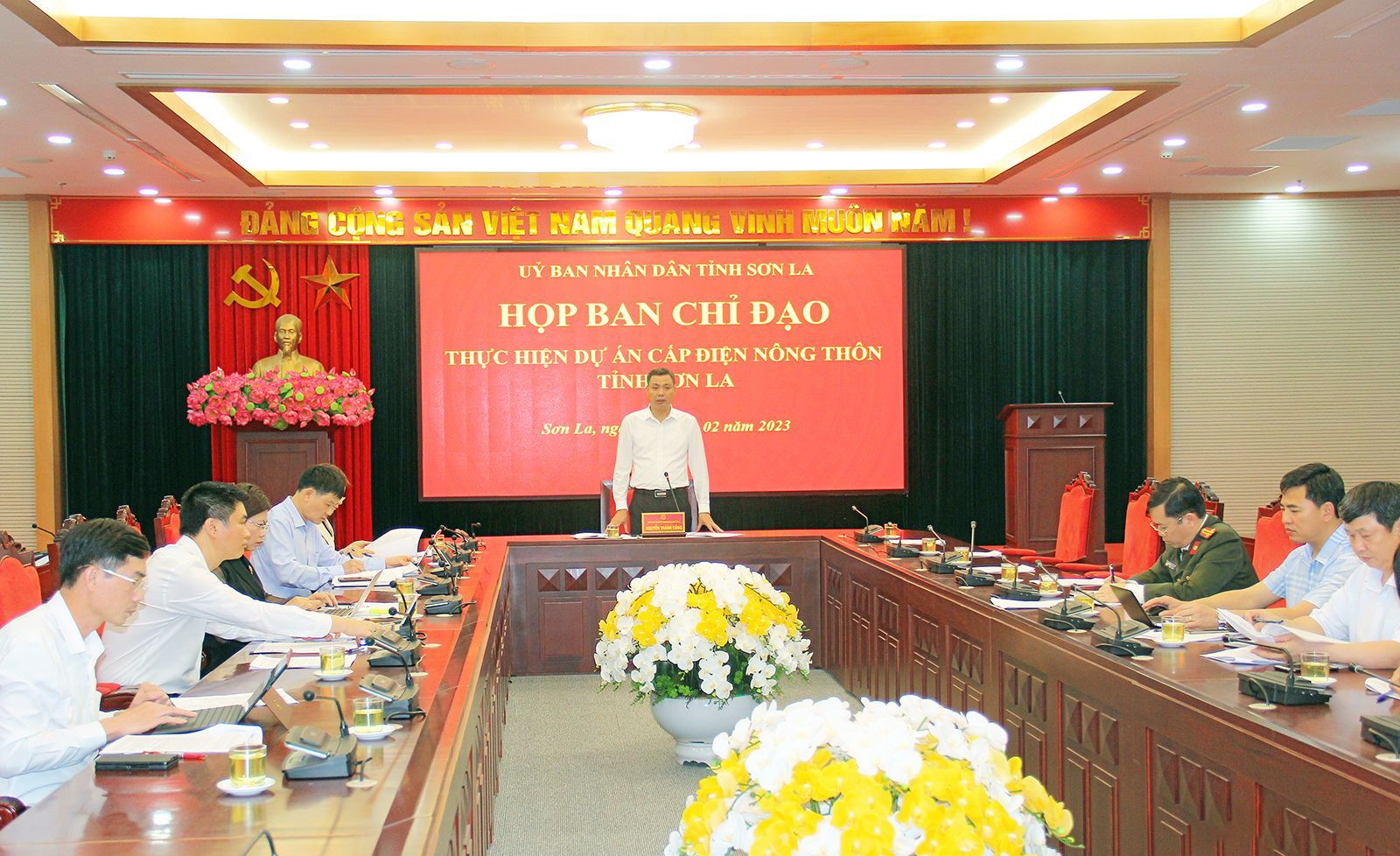 Sơn La phấn đấu tỷ lệ hộ sử dụng điện sinh hoạt đạt trên 99% - Ảnh 1. Sơn La phấn đấu tỷ lệ hộ sử dụng điện sinh hoạt đạt trên 99% - Ảnh 1.