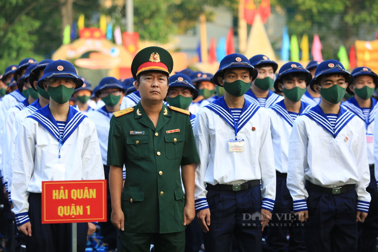 Thanh niên TP.HCM khí thế lên đường nhập ngũ  - Ảnh 3.